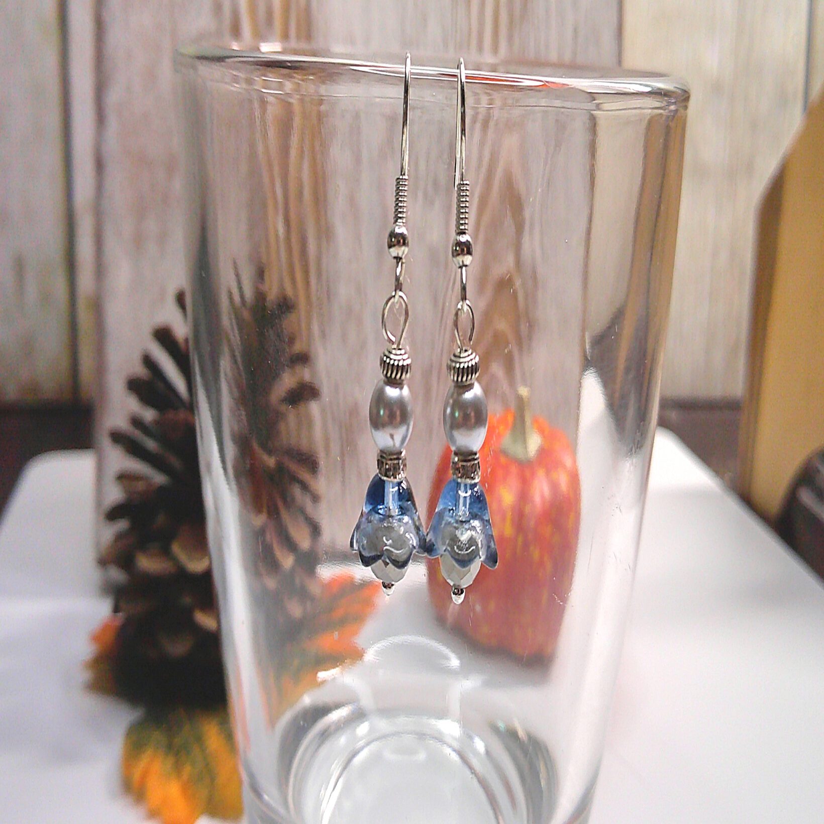 Gray Imatation Pearl and Flower Earrings